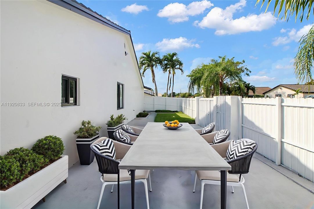 For Sale: $770,000 (3 beds, 2 baths, 1710 Square Feet)