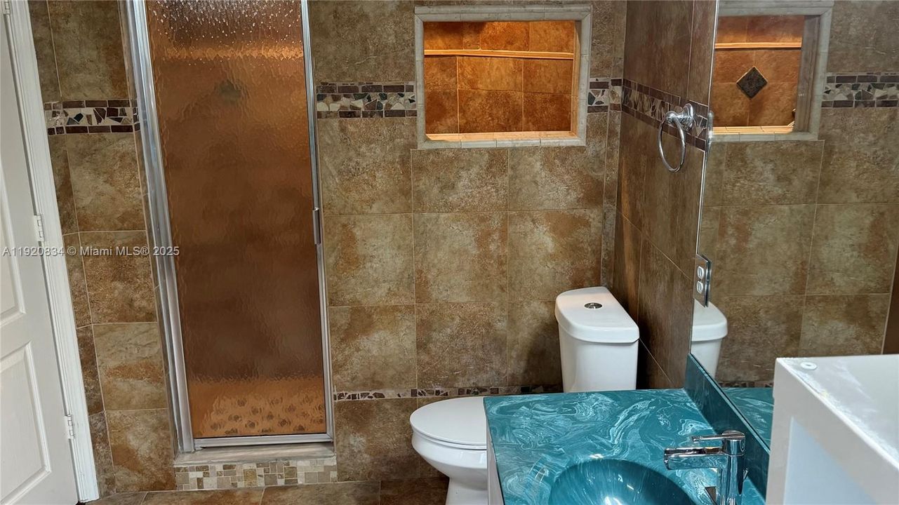 For Rent: $1,800 (1 beds, 2 baths, 2756 Square Feet)