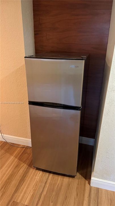 For Rent: $1,800 (1 beds, 2 baths, 2756 Square Feet)