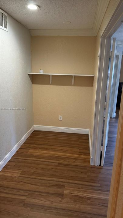 For Rent: $1,800 (1 beds, 2 baths, 2756 Square Feet)