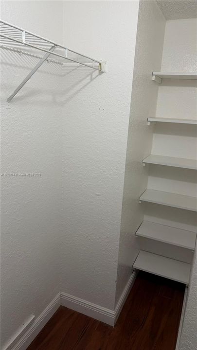 For Rent: $1,800 (1 beds, 2 baths, 2756 Square Feet)