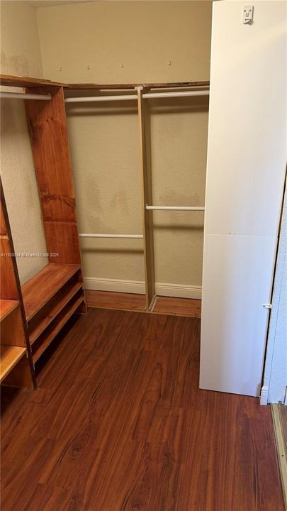 For Rent: $1,800 (1 beds, 2 baths, 2756 Square Feet)