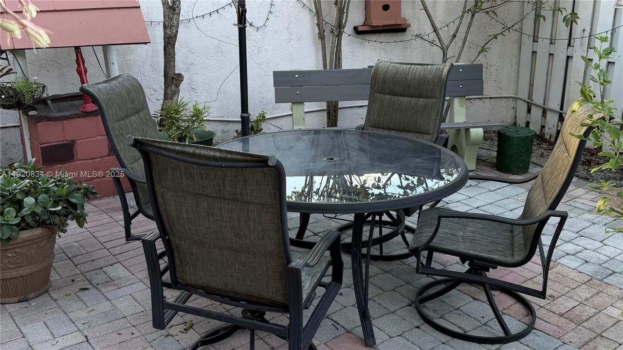 For Rent: $1,800 (1 beds, 2 baths, 2756 Square Feet)