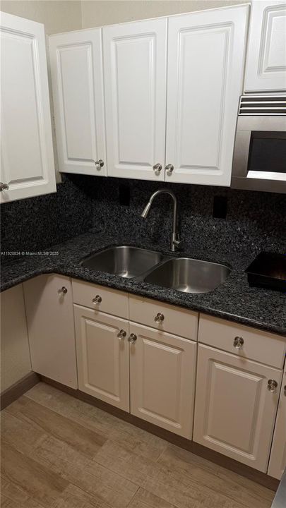 For Rent: $1,800 (1 beds, 2 baths, 2756 Square Feet)