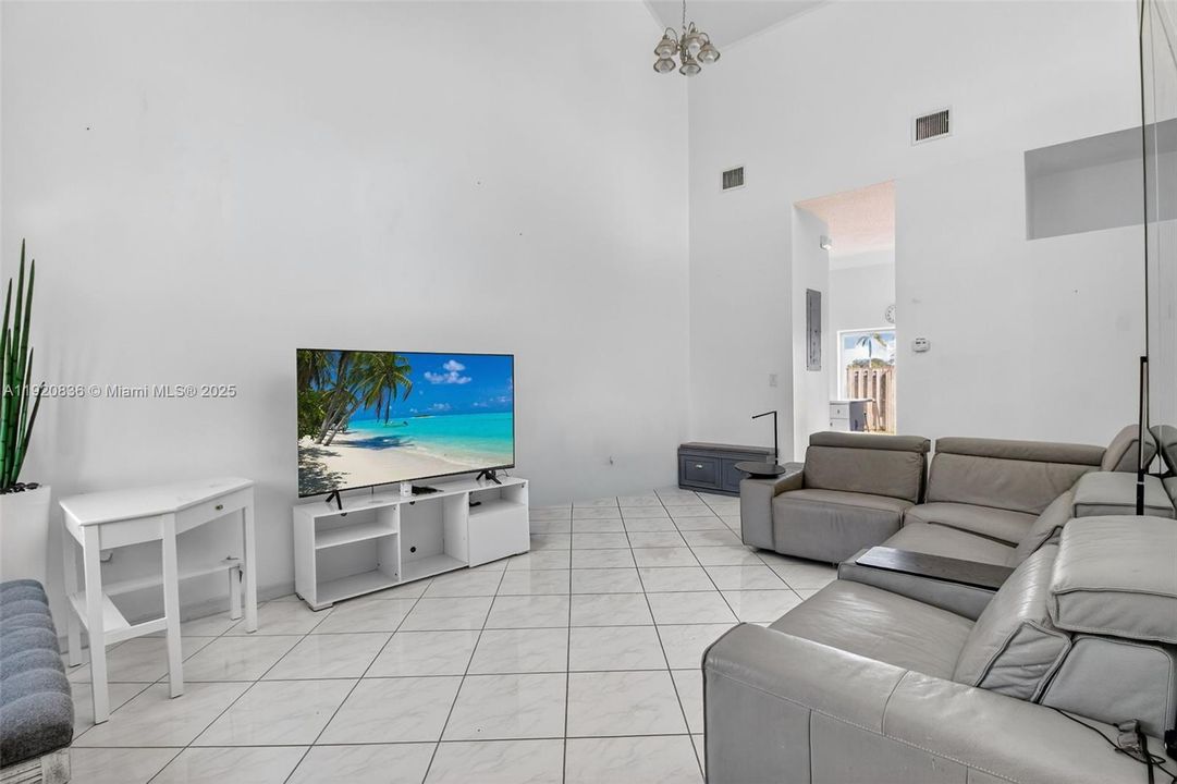 For Sale: $435,000 (3 beds, 2 baths, 1260 Square Feet)