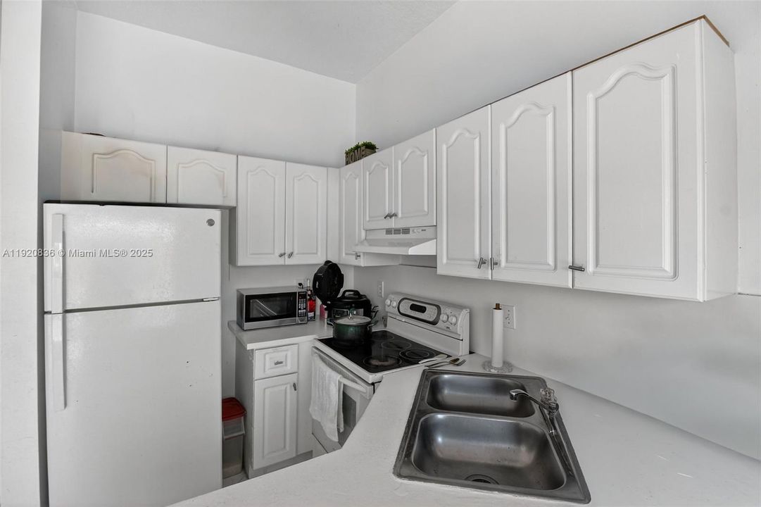 For Sale: $435,000 (3 beds, 2 baths, 1260 Square Feet)