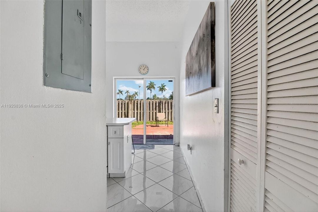 For Sale: $435,000 (3 beds, 2 baths, 1260 Square Feet)