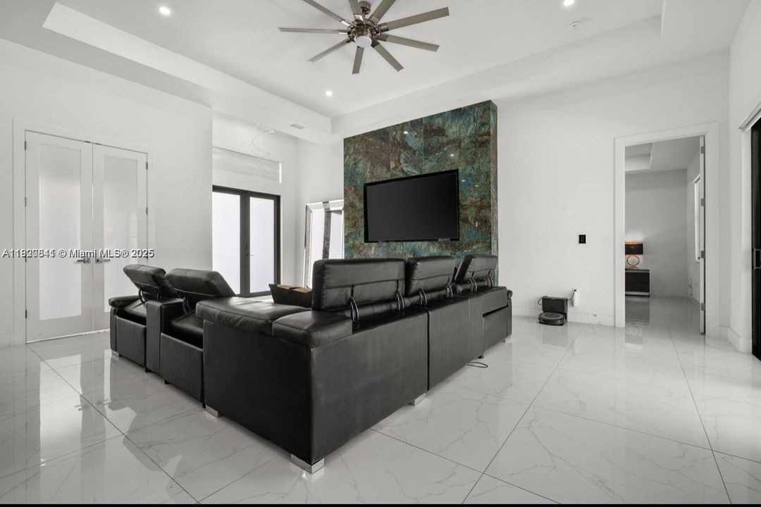 En Venta: $599,000 (3 camas, 2 baños, 0 Pies cuadrados)