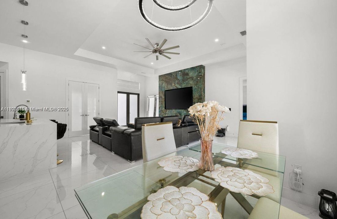 En Venta: $599,000 (3 camas, 2 baños, 0 Pies cuadrados)