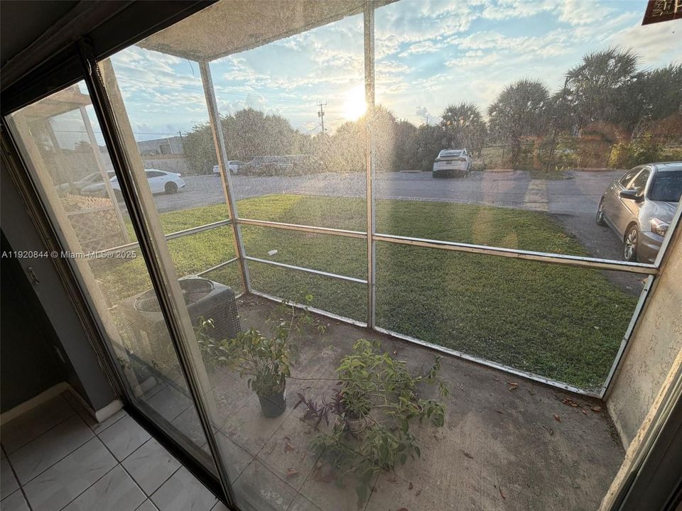 For Rent: $1,450 (1 beds, 1 baths, 800 Square Feet)