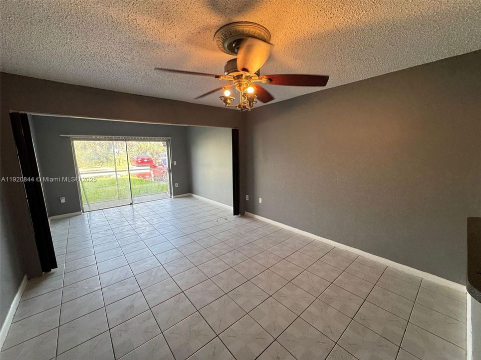 For Rent: $1,450 (1 beds, 1 baths, 800 Square Feet)