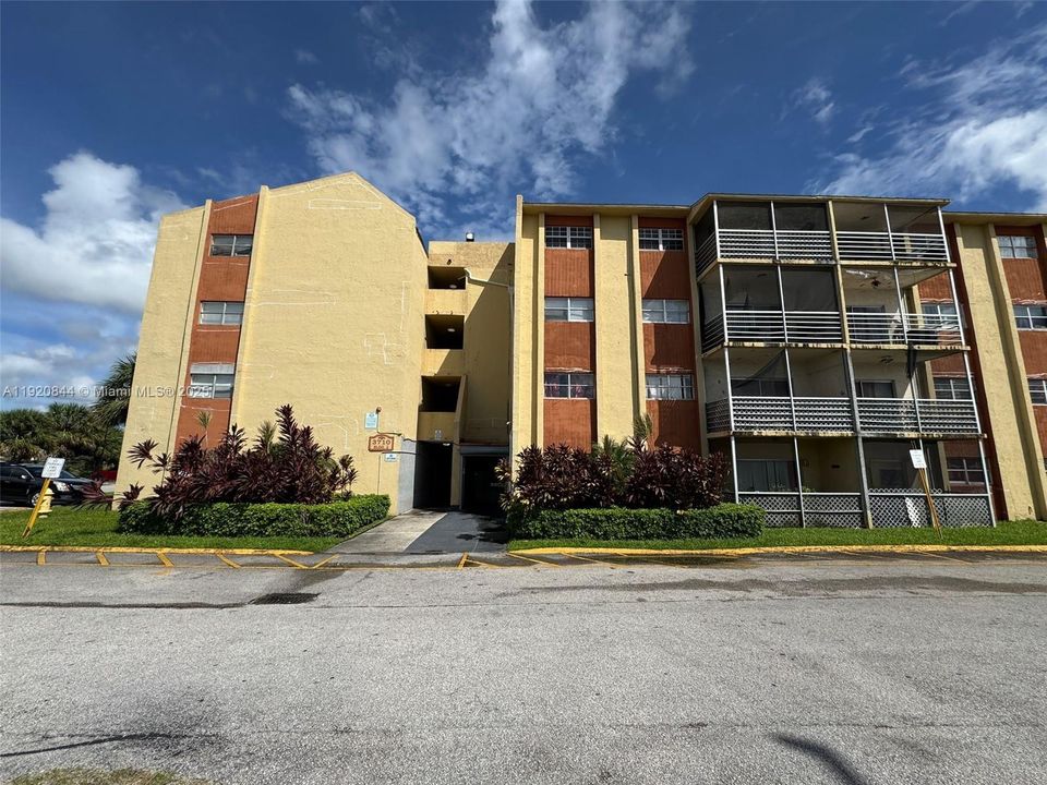 For Rent: $1,450 (1 beds, 1 baths, 800 Square Feet)