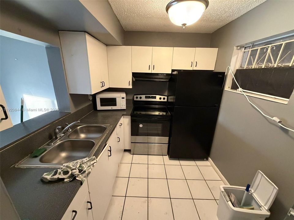 For Rent: $1,450 (1 beds, 1 baths, 800 Square Feet)