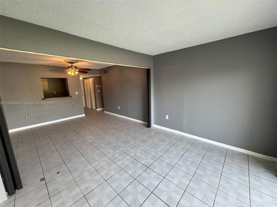 For Rent: $1,450 (1 beds, 1 baths, 800 Square Feet)