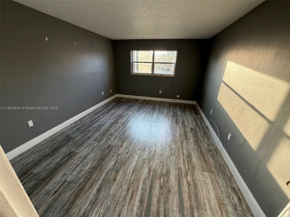 For Rent: $1,450 (1 beds, 1 baths, 800 Square Feet)