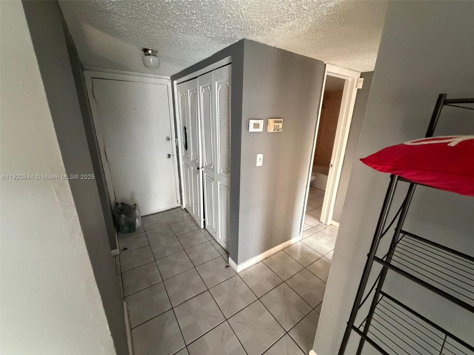 For Rent: $1,450 (1 beds, 1 baths, 800 Square Feet)
