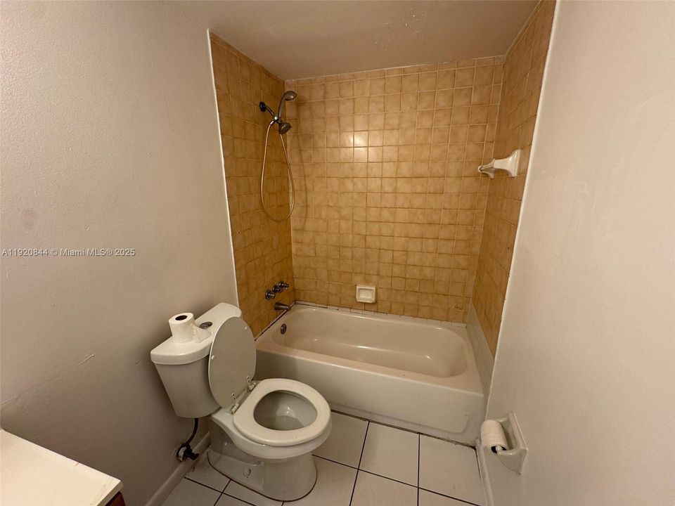 For Rent: $1,450 (1 beds, 1 baths, 800 Square Feet)