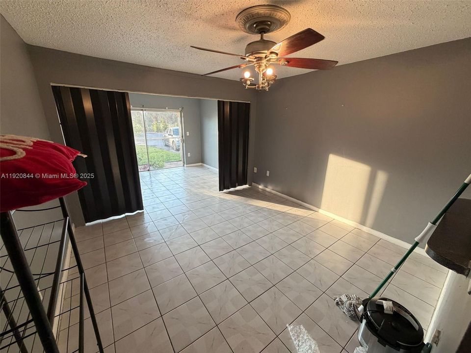 For Rent: $1,450 (1 beds, 1 baths, 800 Square Feet)