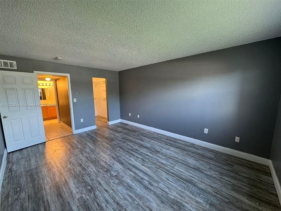 For Rent: $1,450 (1 beds, 1 baths, 800 Square Feet)