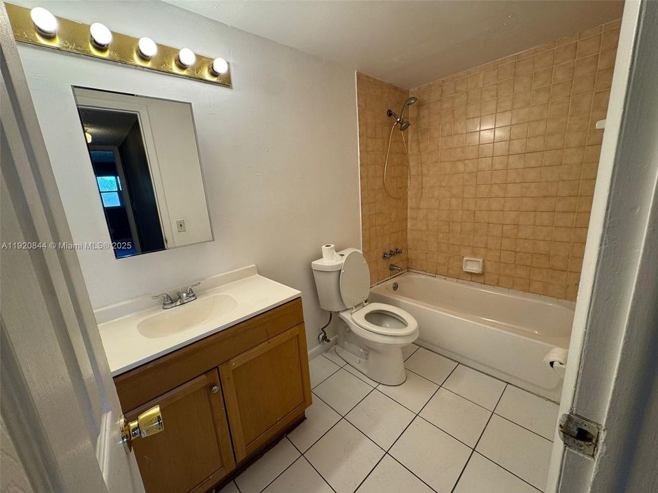 For Rent: $1,450 (1 beds, 1 baths, 800 Square Feet)