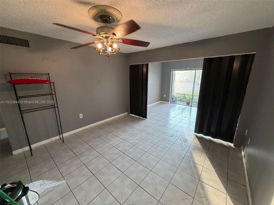 For Rent: $1,450 (1 beds, 1 baths, 800 Square Feet)