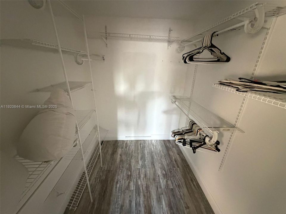 For Rent: $1,450 (1 beds, 1 baths, 800 Square Feet)