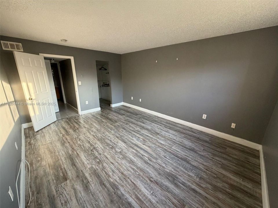 For Rent: $1,450 (1 beds, 1 baths, 800 Square Feet)