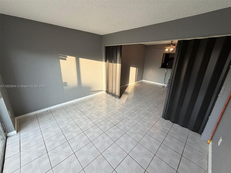 For Rent: $1,450 (1 beds, 1 baths, 800 Square Feet)