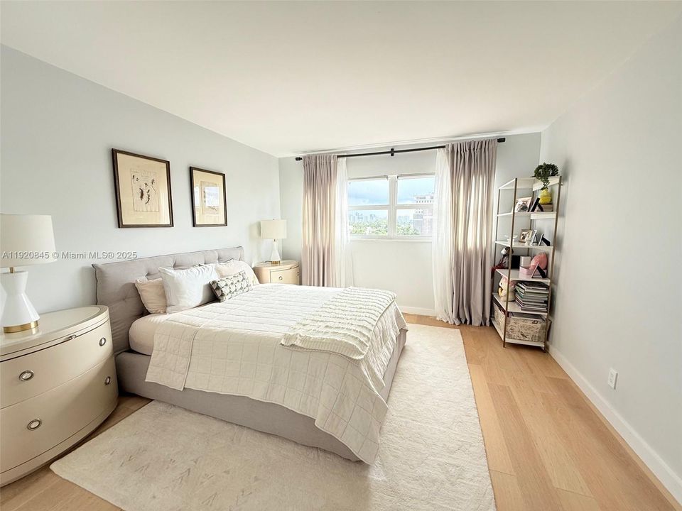 For Sale: $183,900 (1 beds, 1 baths, 660 Square Feet)