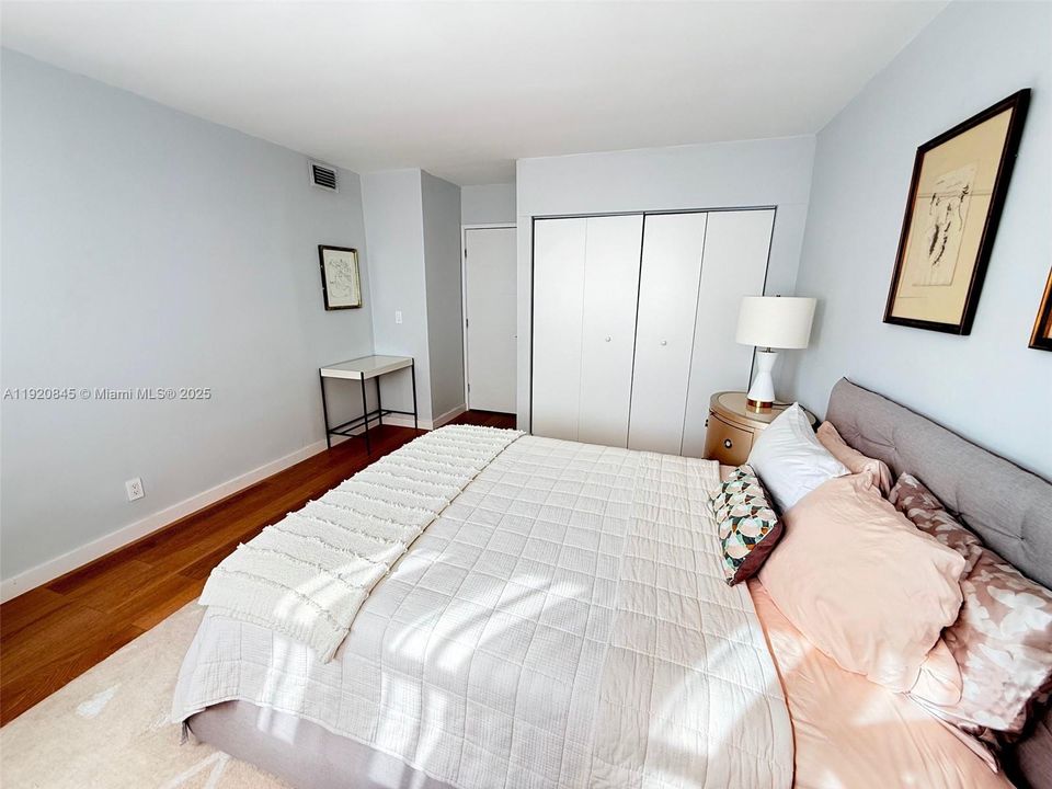 For Sale: $183,900 (1 beds, 1 baths, 660 Square Feet)