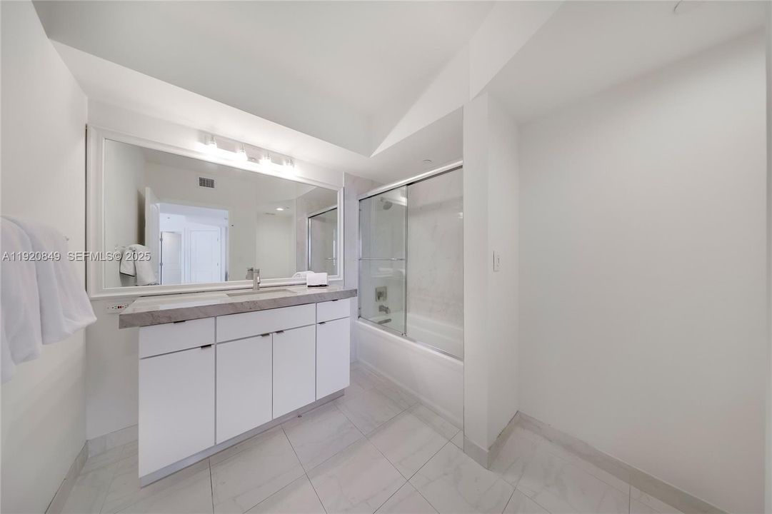 En Venta: $999,000 (2 camas, 2 baños, 1262 Pies cuadrados)