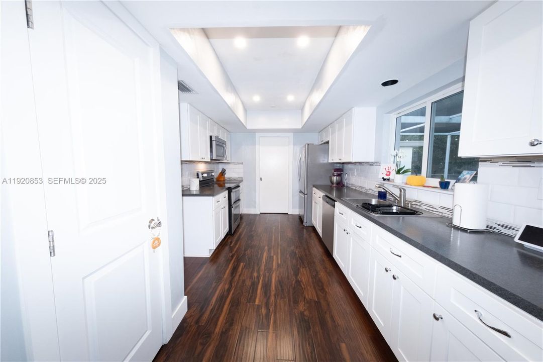 В аренду: $4,000 (3 спален, 2 ванн, 2071 Квадратных фут)