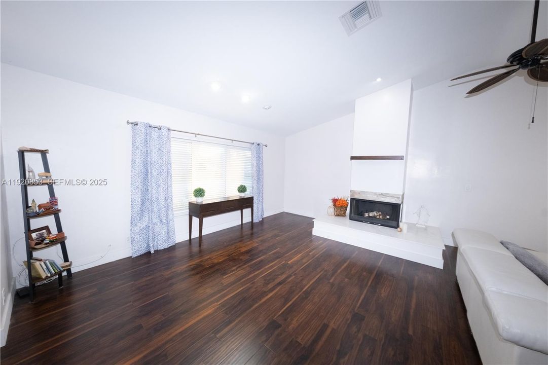 В аренду: $4,000 (3 спален, 2 ванн, 2071 Квадратных фут)