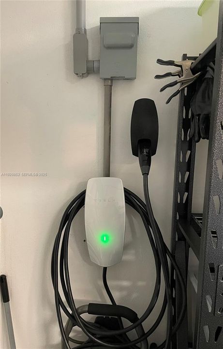 Tesla Wall Connector