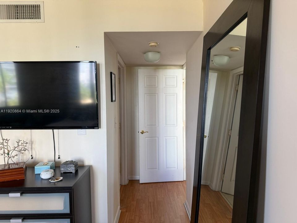 На продажу: $340,000 (1 спален, 1 ванн, 650 Квадратных фут)