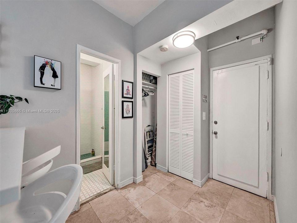 For Sale: $299,000 (0 beds, 1 baths, 300 Square Feet)