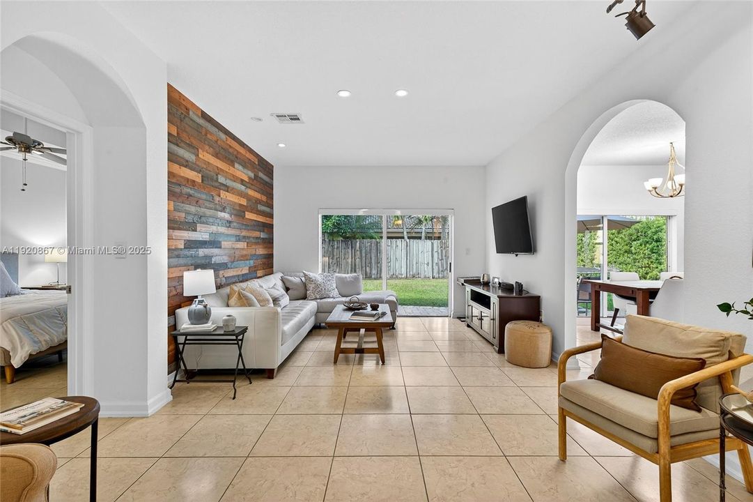 На продажу: $619,000 (3 спален, 2 ванн, 1582 Квадратных фут)