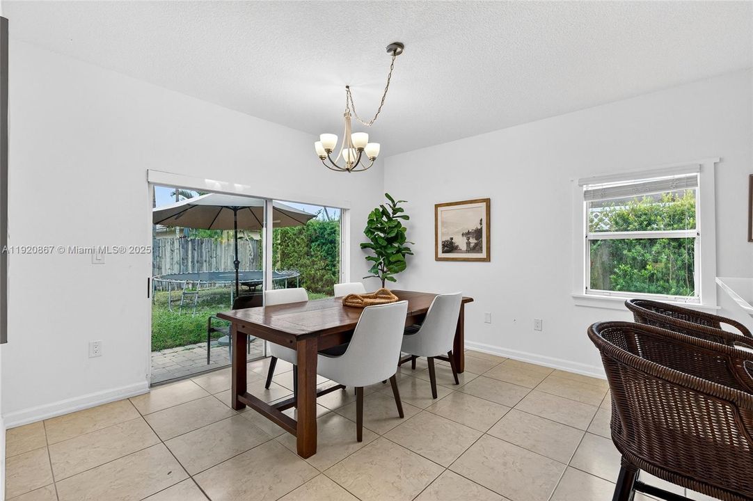 На продажу: $619,000 (3 спален, 2 ванн, 1582 Квадратных фут)