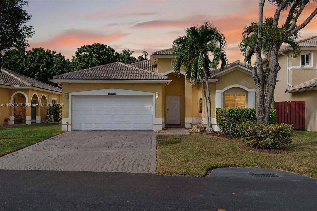 На продажу: $619,000 (3 спален, 2 ванн, 1582 Квадратных фут)