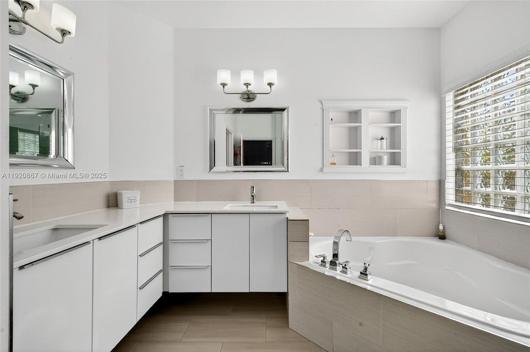 На продажу: $619,000 (3 спален, 2 ванн, 1582 Квадратных фут)