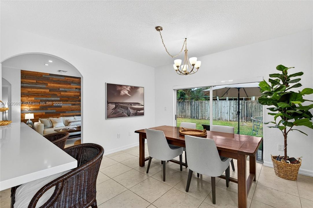 На продажу: $619,000 (3 спален, 2 ванн, 1582 Квадратных фут)