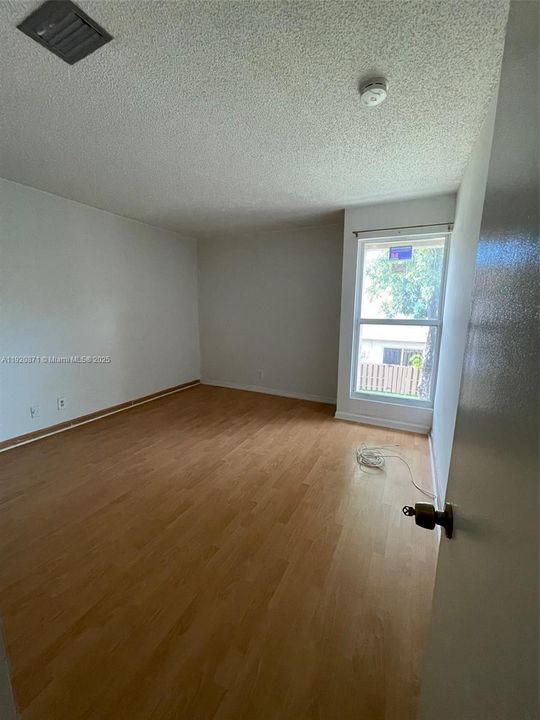 For Rent: $2,940 (3 beds, 2 baths, 1770 Square Feet)