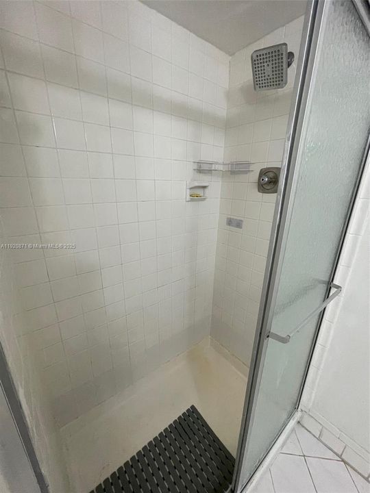 For Rent: $2,940 (3 beds, 2 baths, 1770 Square Feet)