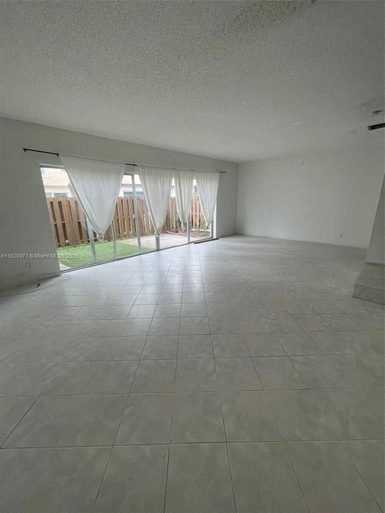 For Rent: $2,940 (3 beds, 2 baths, 1770 Square Feet)