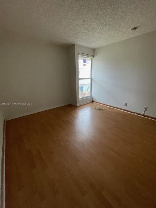 For Rent: $2,940 (3 beds, 2 baths, 1770 Square Feet)