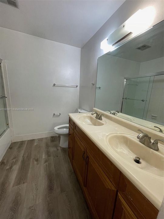 For Rent: $2,940 (3 beds, 2 baths, 1770 Square Feet)