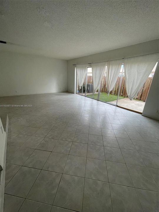 For Rent: $2,940 (3 beds, 2 baths, 1770 Square Feet)