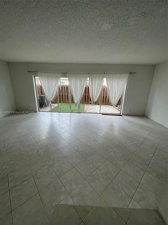 For Rent: $2,940 (3 beds, 2 baths, 1770 Square Feet)