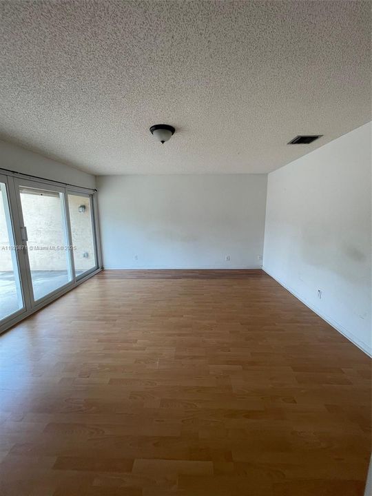 For Rent: $2,940 (3 beds, 2 baths, 1770 Square Feet)