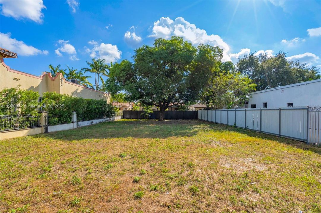 For Sale: $375,000 (0.11 acres)